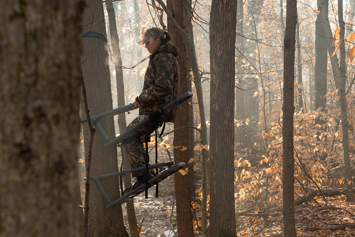 Steel Climbing Stand with 21" Wide Net Seat X2353