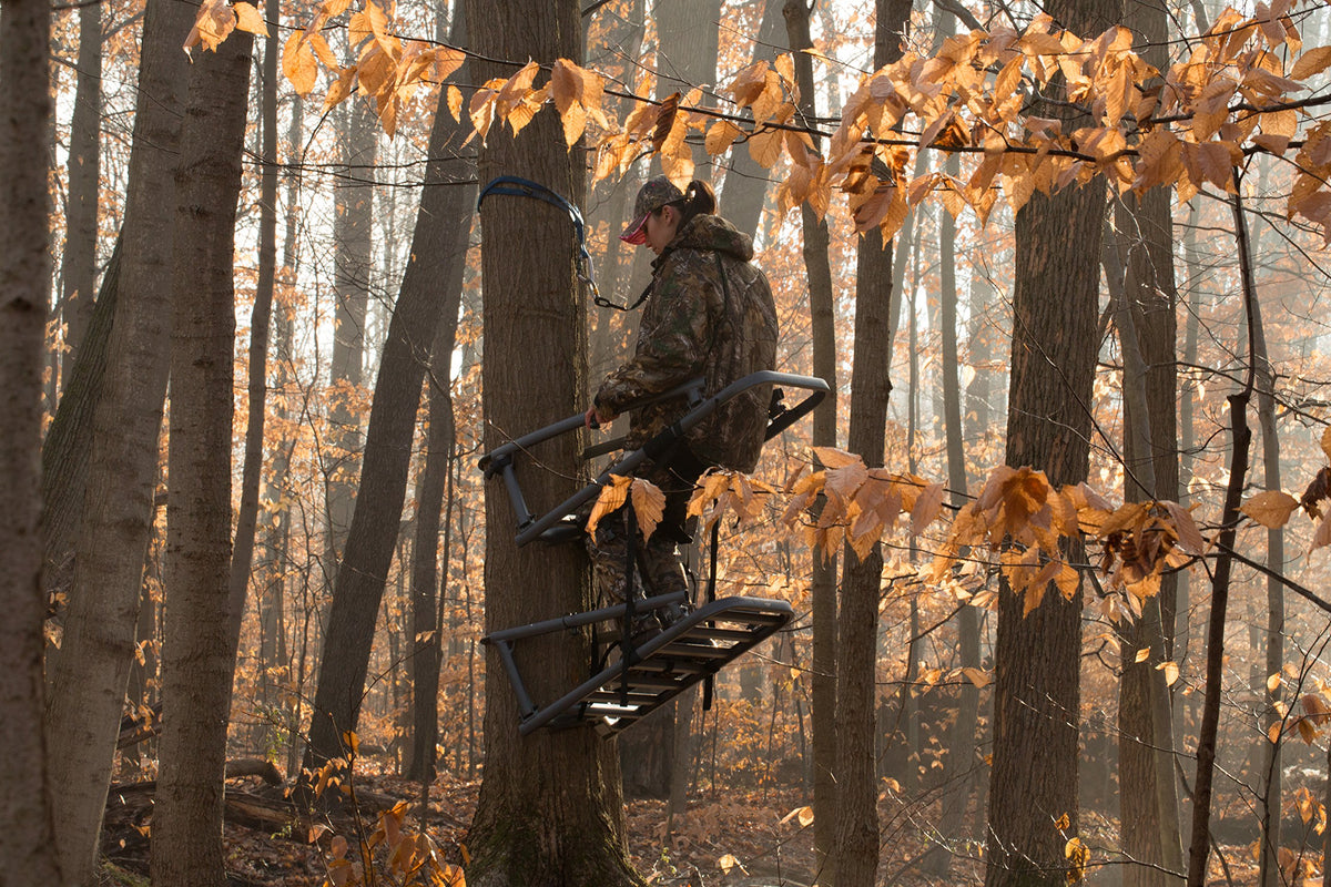 Steel Climbing Stand with 21" Wide Net Seat X2353